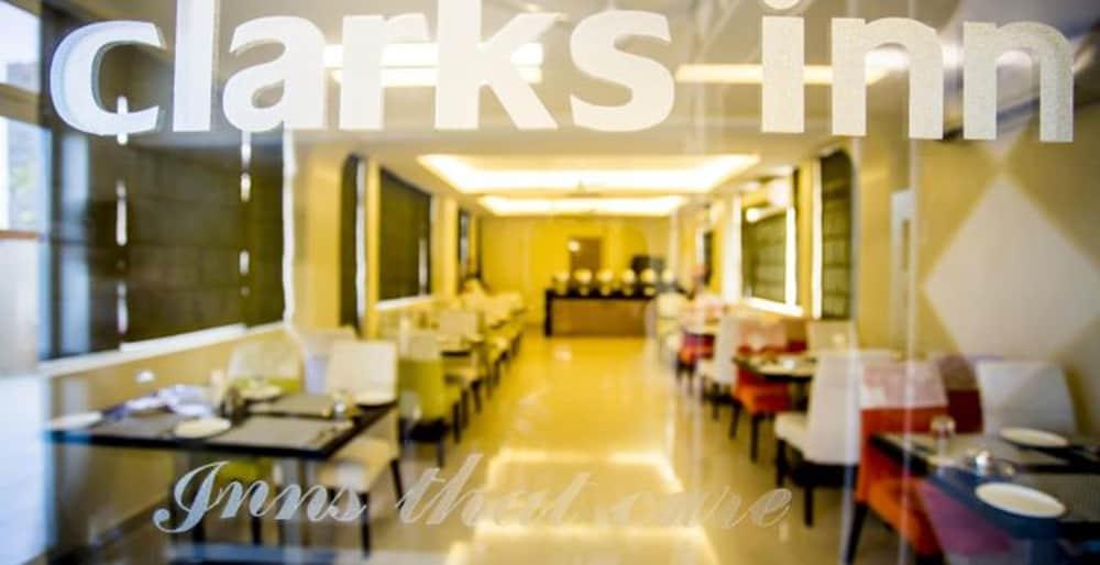 Clarks Inn Nehru Place Nova Deli Exterior foto