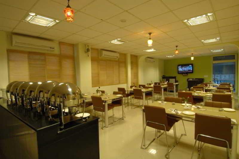Clarks Inn Nehru Place Nova Deli Exterior foto